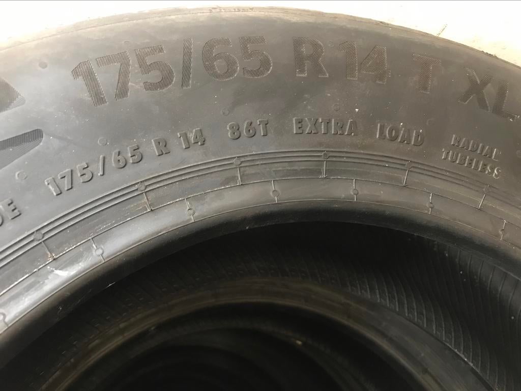 “175 65 14 continental. Demo. Puntjes zitten er nog op”, Ophalen, 14 inch, Gebruikt, 175 mm