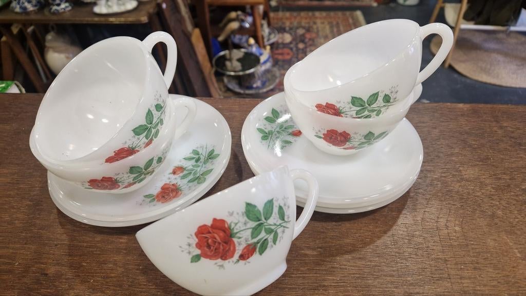 5 Arcopal France kop en schotels met roos, Gebruikt, Ophalen of Verzenden, Glas, Overige stijlen