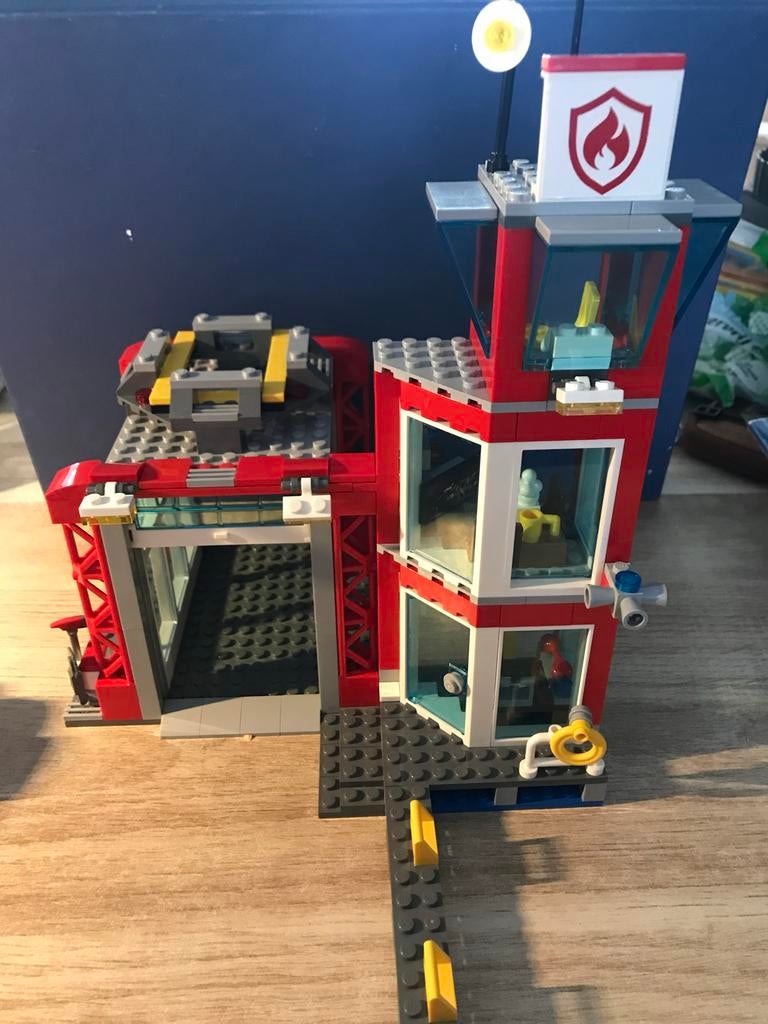 Lego Brandweerkazerne  60215, Ophalen of Verzenden, Zo goed als nieuw, Complete set, Lego