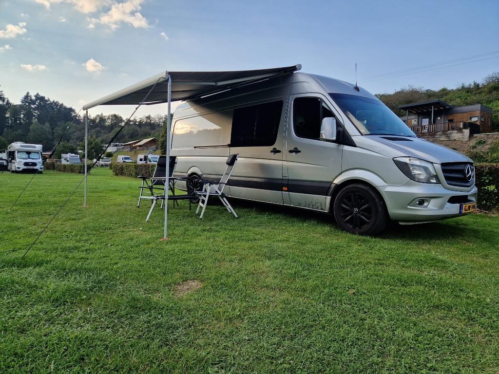 Luxe 2p Mercedes Sprinter buscamper met Airco, Caravans en Kamperen, Verhuur