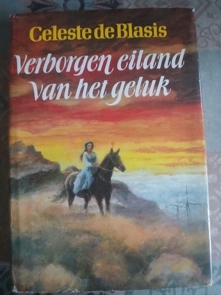 Verborgen eiland van het geluk | Celeste de Blasis, Boeken, Ophalen of Verzenden, Gelezen