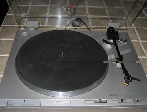 Akai vol-automatische Quartz gestuurde draaitafel APQ 310, Audio, Tv en Foto, Platenspelers, Refurbished, Platenspeler, Akai, Automatisch