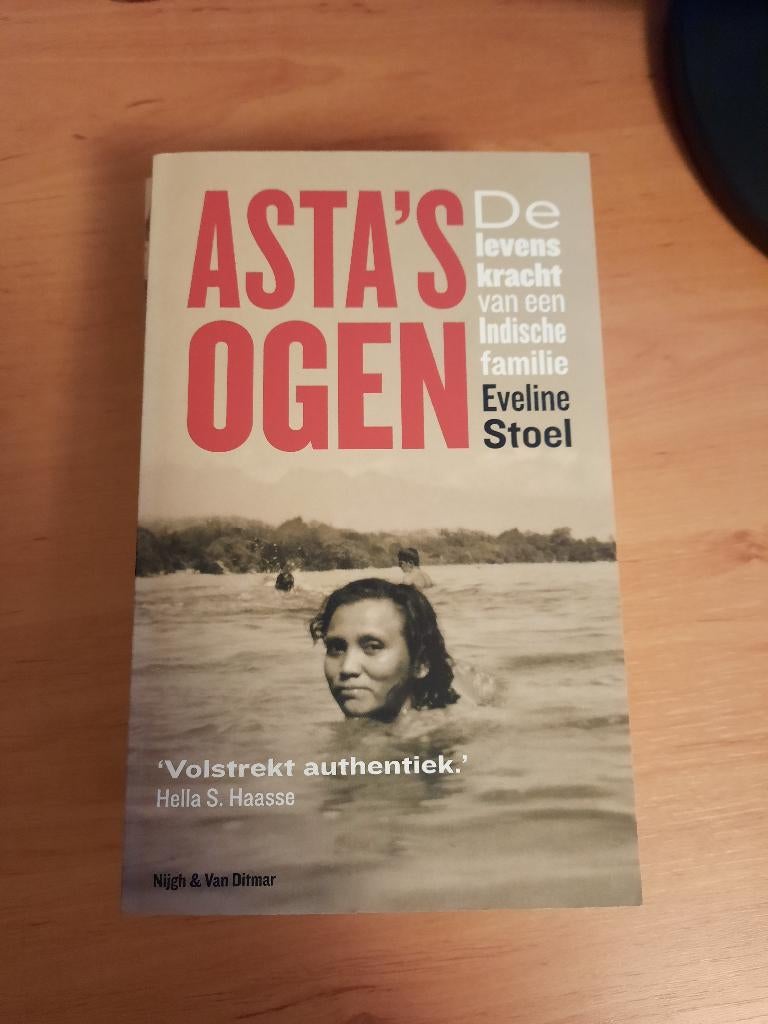 Asta"s Ogen, levenskracht van een Indische familie, Stoel, Ophalen of Verzenden, Politiek, Zo goed als nieuw
