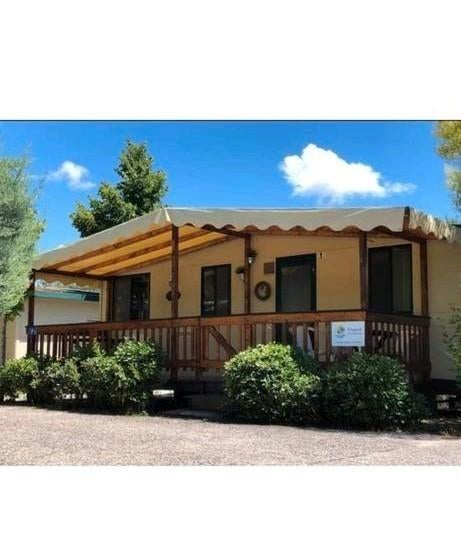 TE KOOP! €11.500,-, Vakantie, Vakantiehuizen | Italië, Toscane, Chalet, Bungalow of Caravan, Aan zee, In bos, 2 slaapkamers, Eigenaar