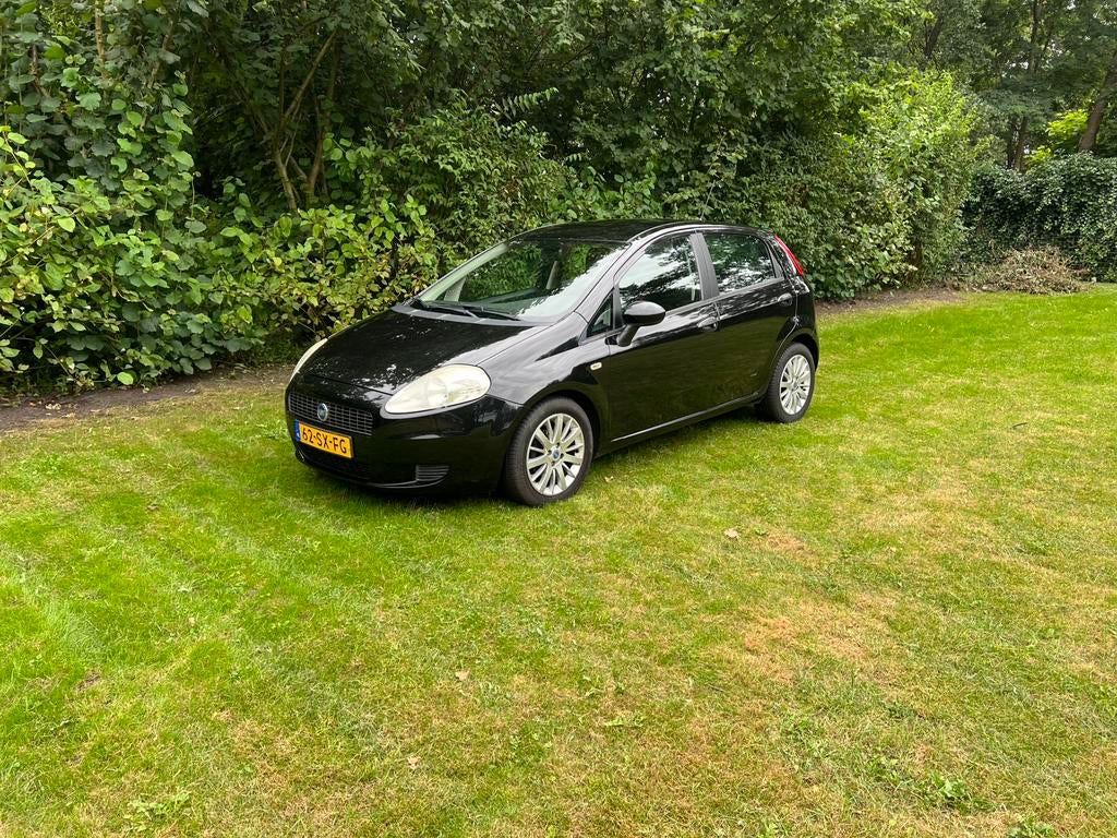 Fiat Grande Punto 1.4 16V 5DR 2006 Zwart, Auto's, Fiat, Voorwielaandrijving, Stof, 40 €/maand, 400 kg
