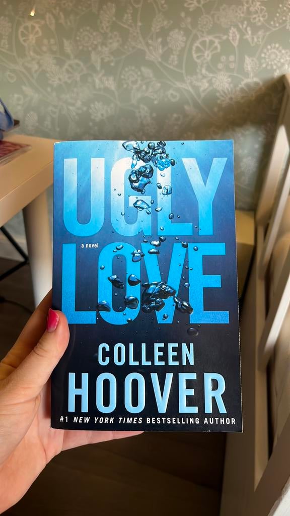 Ugly love - Colleen Hoover, Ophalen of Verzenden, Zo goed als nieuw