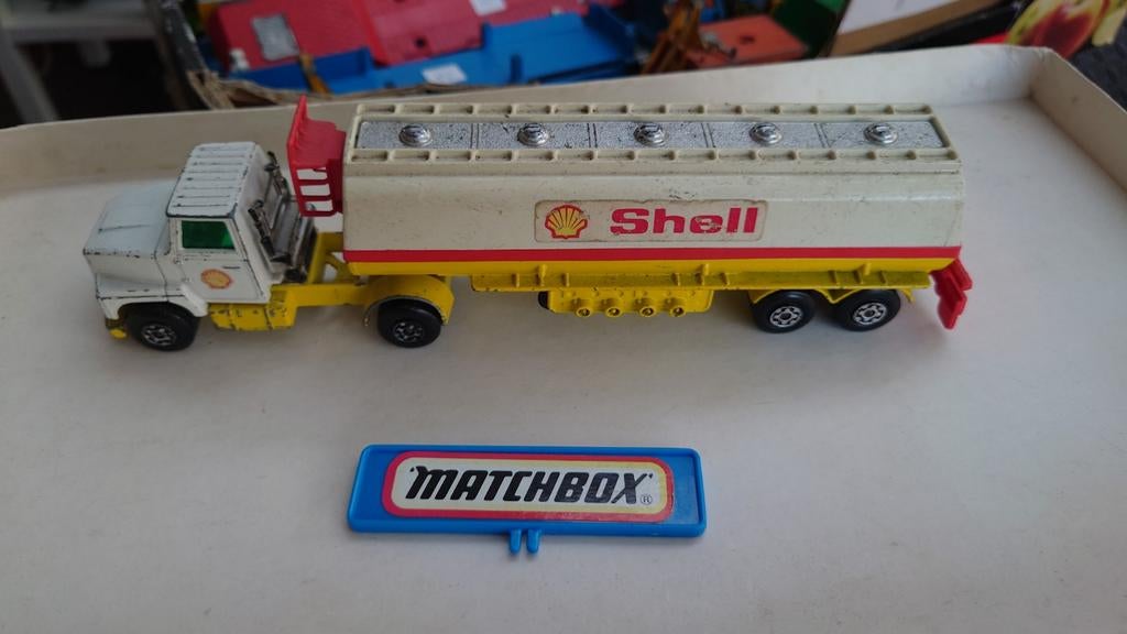 Matchbox Super Kings Ford Tractor met Shell Tanker, Hobby en Vrije tijd, Modelauto's | 1:50, Ophalen of Verzenden, Gebruikt, Bus of Vrachtwagen