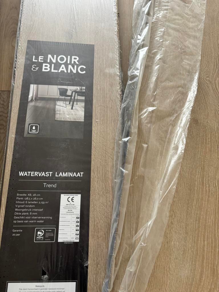 Laminaat le noir & blanc, Doe-het-zelf en Verbouw, Ophalen, 50 tot 150 cm, Nieuw, 5 tot 10 m²