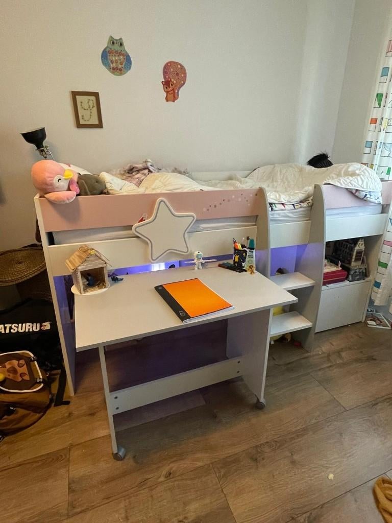Hooghslaper voor een meisje, Kinderen en Baby's, Kinderkamer | Bedden, Ophalen, 85 tot 100 cm, Hoogslaper of Stapelbed, Zo goed als nieuw