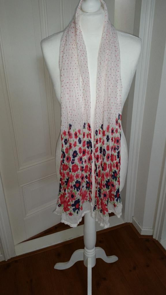 Sjaal: Mooie dames sjaal voor de zomer  zie foto, Ophalen, Zo goed als nieuw, Maat 46/48 (XL) of groter, Sjaal