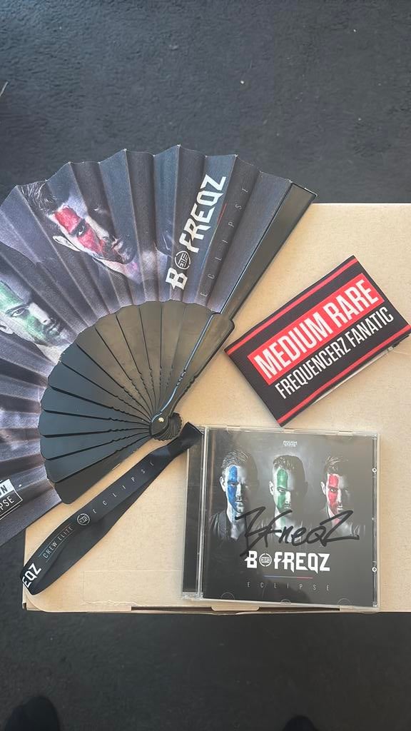 B-freqz gesigneerd album met extra’s, Ophalen, Zo goed als nieuw