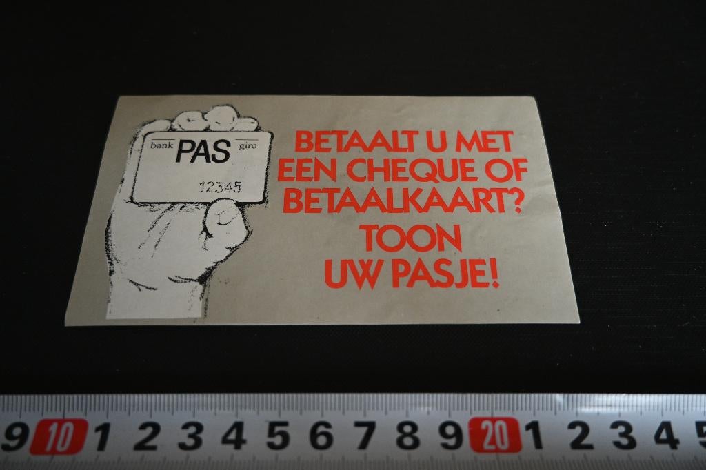 sticker Betaalt u met een cheque of betaalkaart Toon uw pas, Verzamelen, Ophalen, Zo goed als nieuw