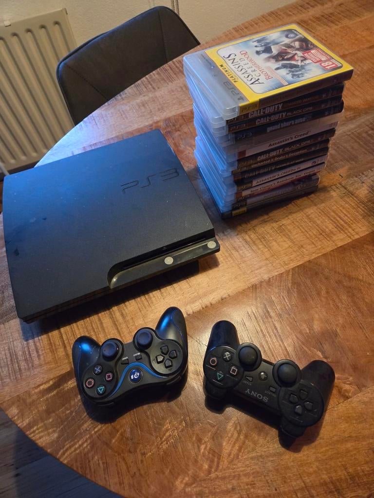 PlayStation 3 met games en 2 controllers, Spelcomputers en Games, Spelcomputers | Sony PlayStation 3, Phat, Met 2 controllers