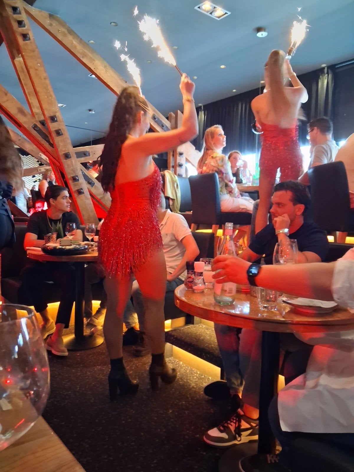Zullen we SAMEN er een feestje van maken..., Contacten en Berichten, Man zoekt Vrouw