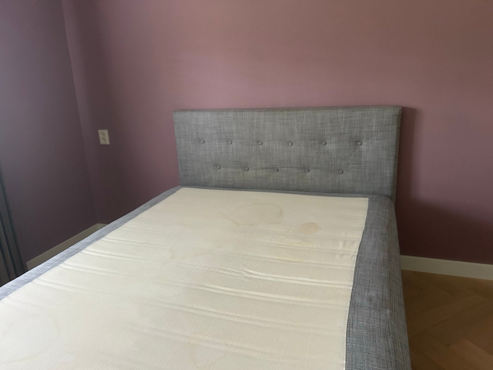Tweepersoons boxspring met gestoffeerd hoofdbord, Ophalen, Gebruikt, Tweepersoons, 140 cm