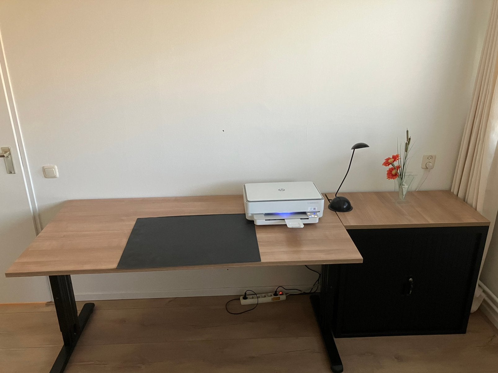 Bureaustel: bureau, archiefkast en bureaustoel, Ophalen, Zo goed als nieuw