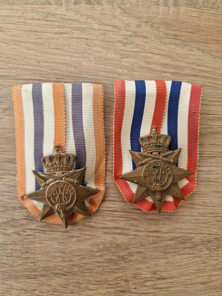 Medaille KNIL ereteken orde en vrede, Ophalen of Verzenden, Landmacht, Nederland, Lintje, Medaille of Wings