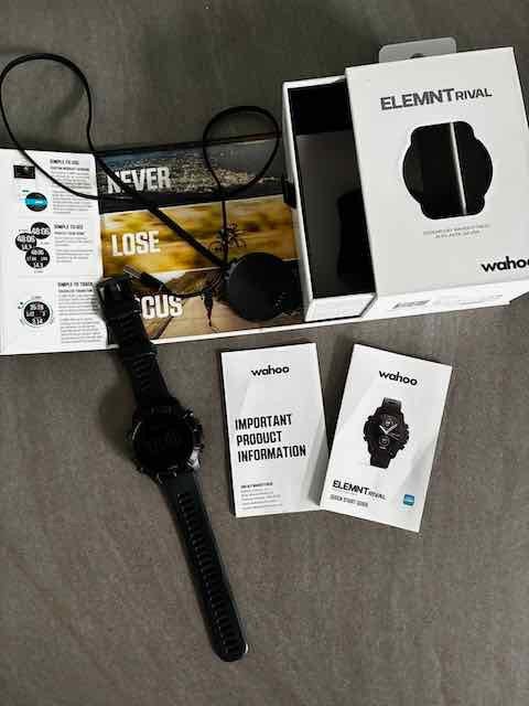 Wahoo Elemnt Rival Sporthorloge met originele doos & oplader, Gebruikt, Wahoo, Zwart, IOS