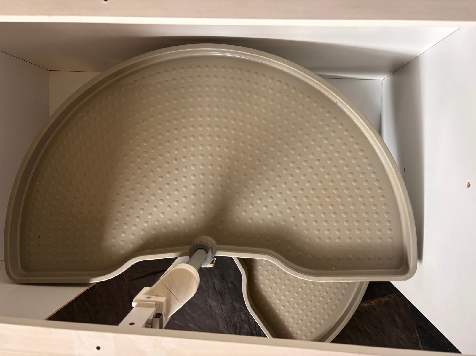 Hoekkast met 2 uitdraaibare plateaus en wit keukendeurtje, Huis en Inrichting, Ophalen, Gebruikt, Wit, 50 tot 100 cm