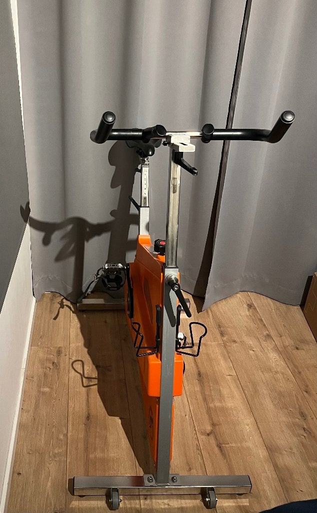 Spin bike / Exercise bike (Collection only / Alleen ophalen), Ophalen, Zo goed als nieuw, Metaal, Benen