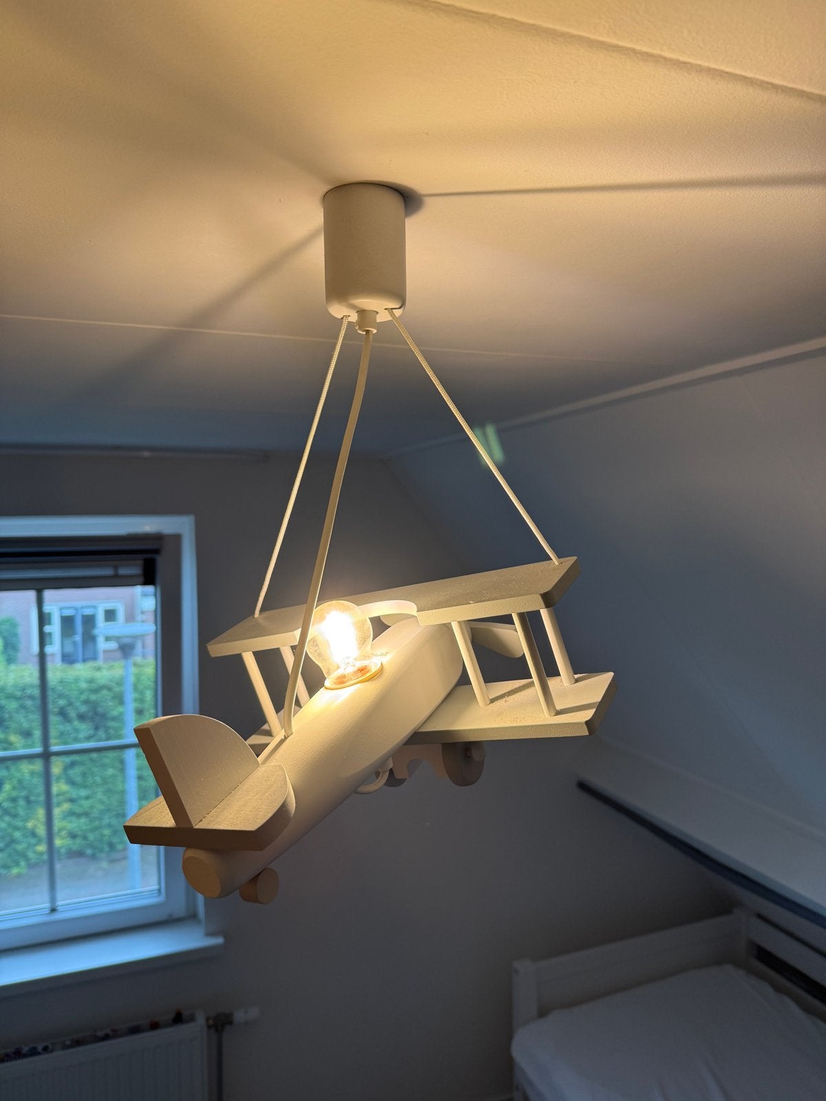 Hanglamp houten vliegtuig grijs-wit, met E27 fitting, Huis en Inrichting, Ophalen of Verzenden, Zo goed als nieuw, Hout, E27 (groot)