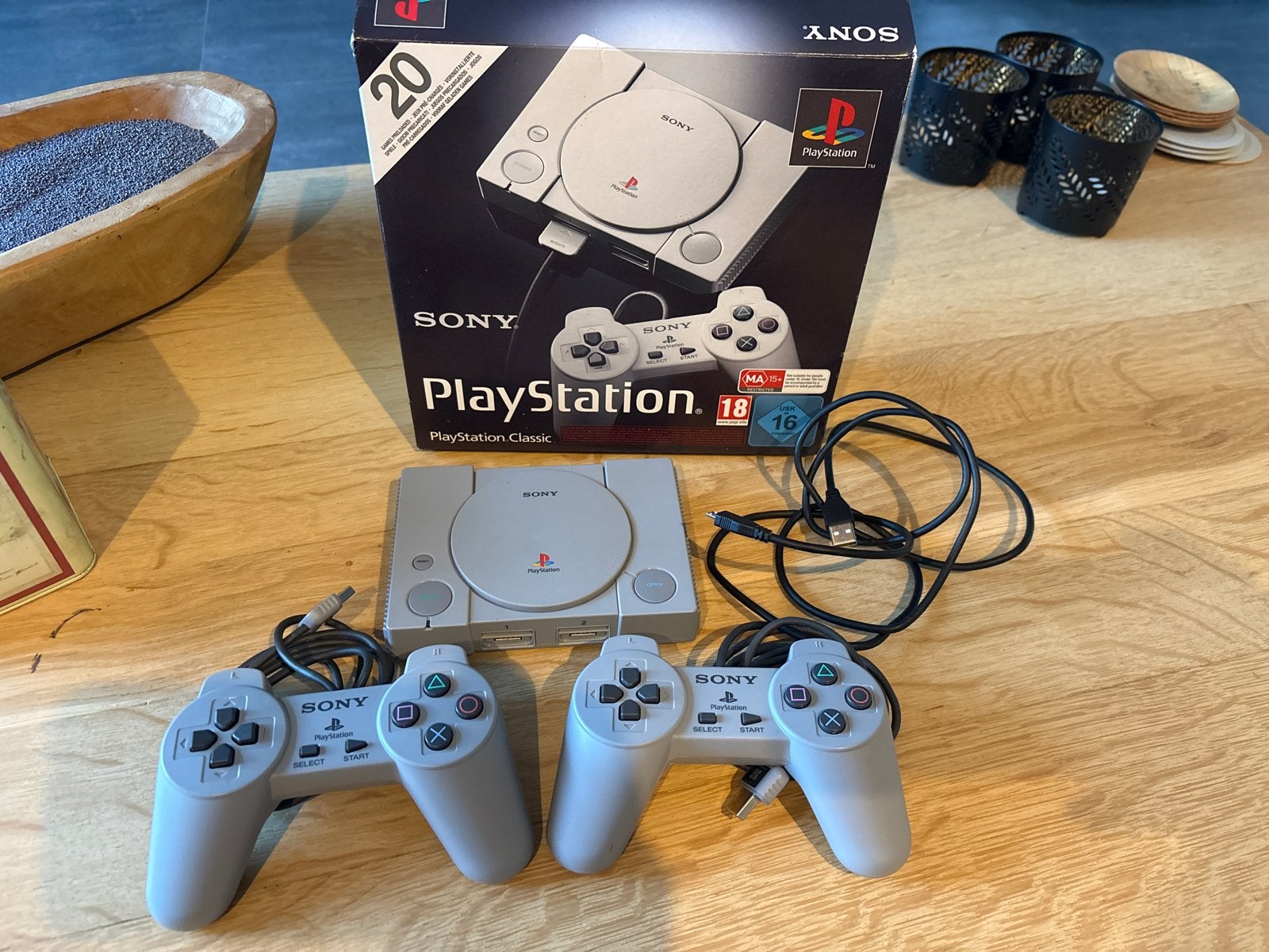 Sony PlayStation Classic mini met 2 controllers en doos, Spelcomputers en Games, Spelcomputers | Sony PlayStation 1, Ophalen of Verzenden