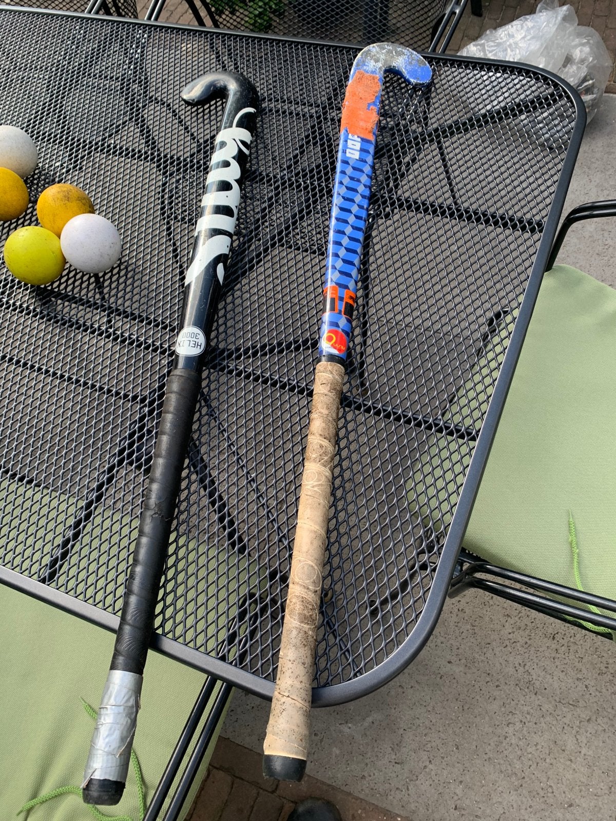 Hockey sticks met ballen, Sport en Fitness, Hockey, Ophalen, Bal