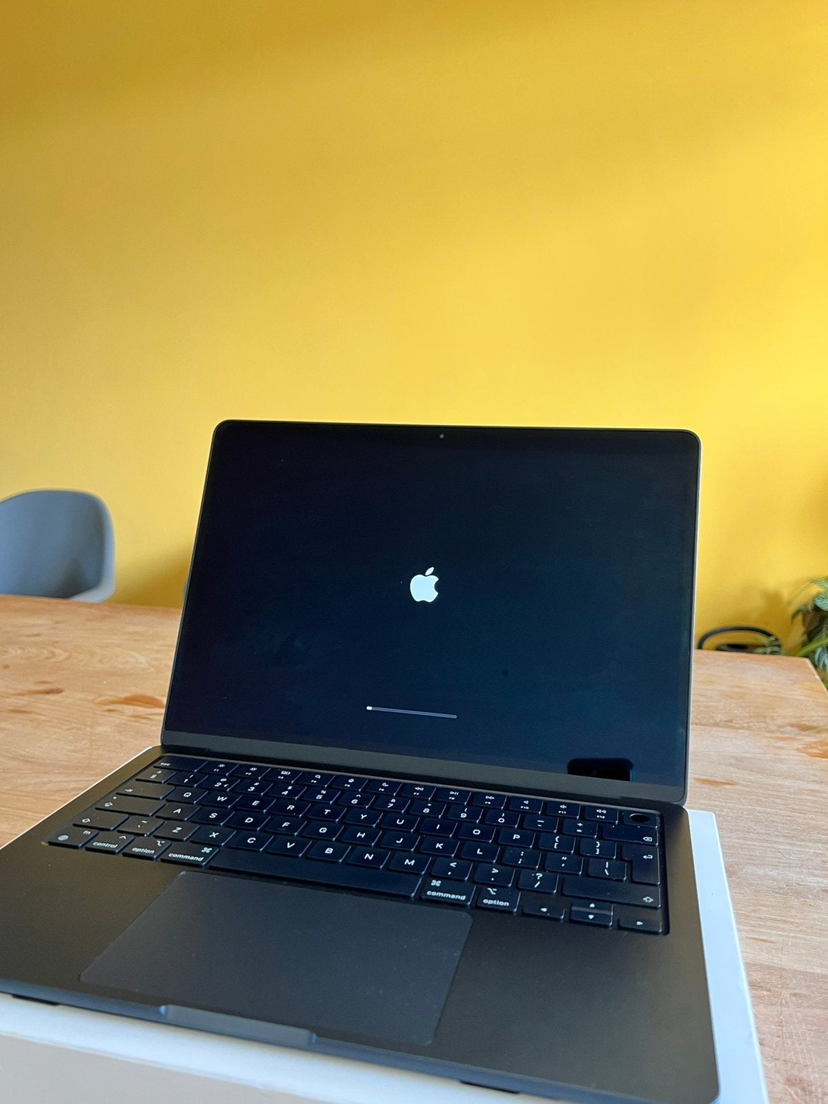 MacBook Air 13” M3 2024 – 8GB / 256GB – 94% batterij