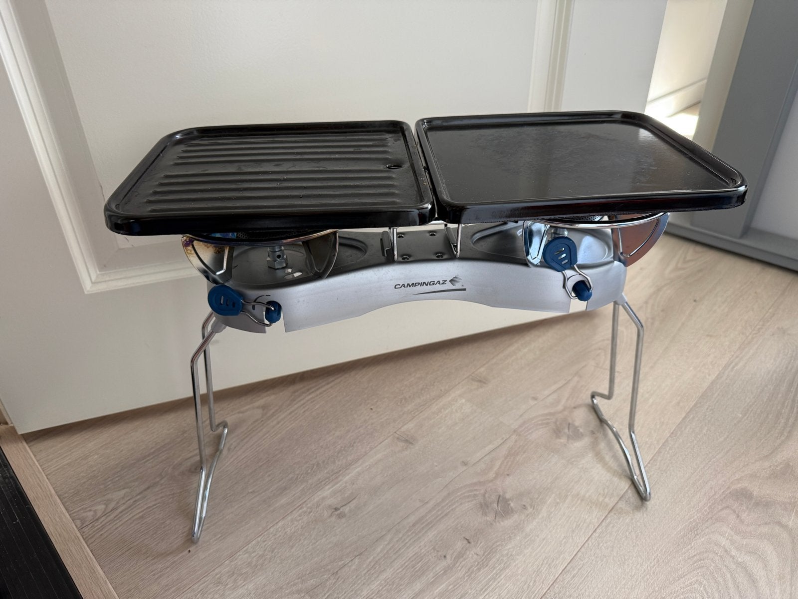 Campingaz kookstel met grillplaten en windscherm, Ophalen, Gebruikt