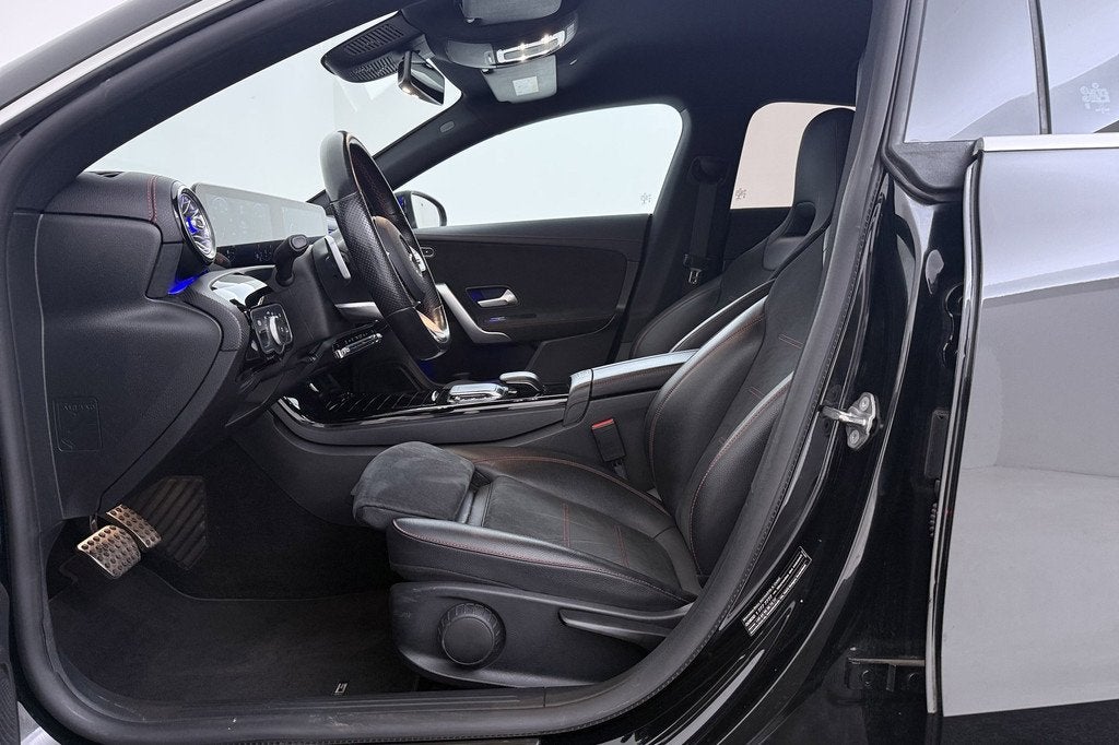 Mercedes-Benz CLA-klasse Shooting Brake 180 Premium Plus AMG, CLA, 136 pk, Gebruikt, 4 cilinders