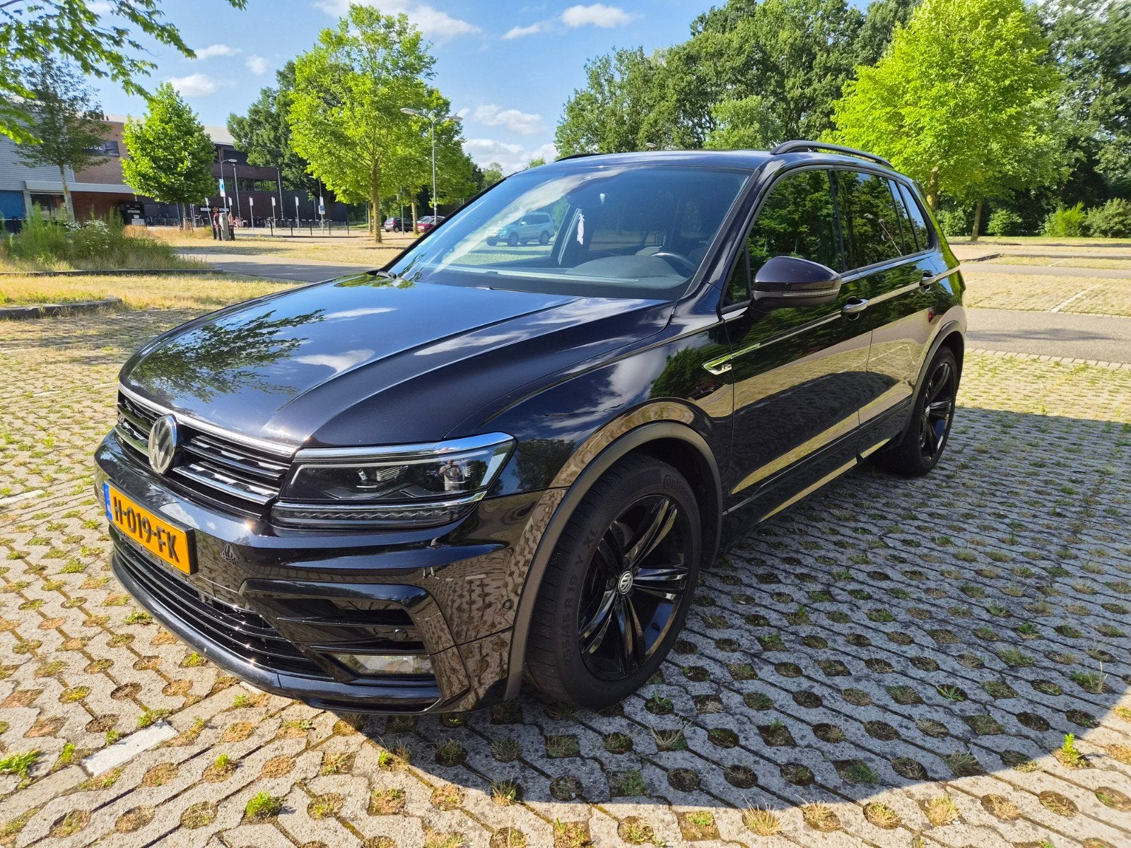 Volkswagen Tiguan 1.5 TSI R-Line 150pk DSG 2020 Zwart - NAP!, Auto's, Volkswagen, Particulier, Tiguan, ABS, Achteruitrijcamera