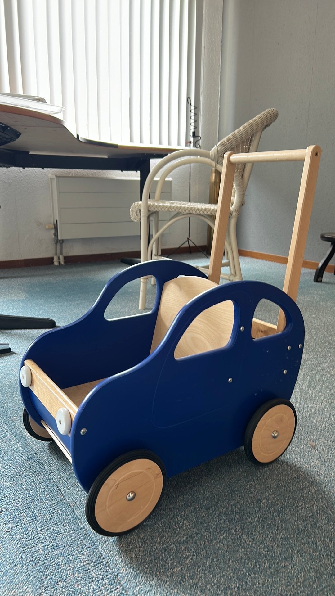 Loopkar. Donkerblauw, model auto, Ophalen, Zo goed als nieuw, Duw- of Trekspeelgoed