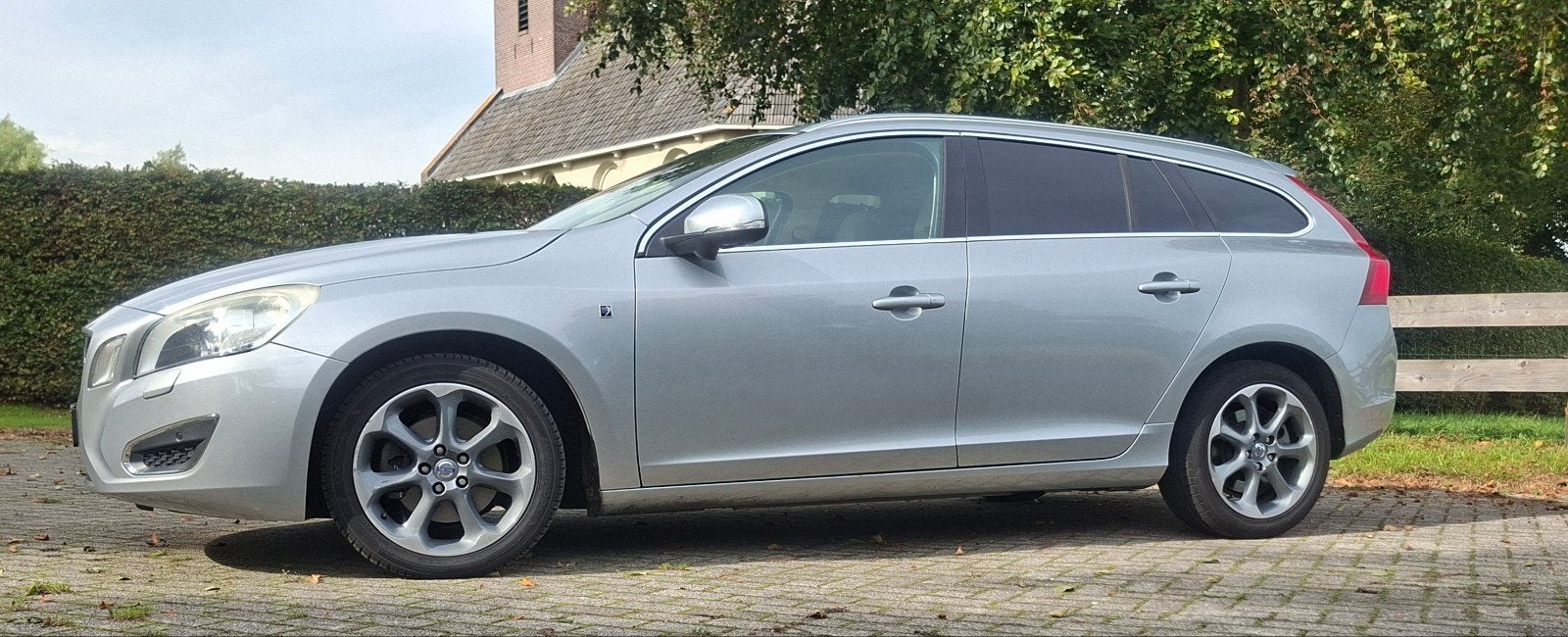 Volvo V60 T3 180pk 2012  bijna full options, Voorwielaandrijving, 1596 cc, 4 cilinders, Origineel Nederlands