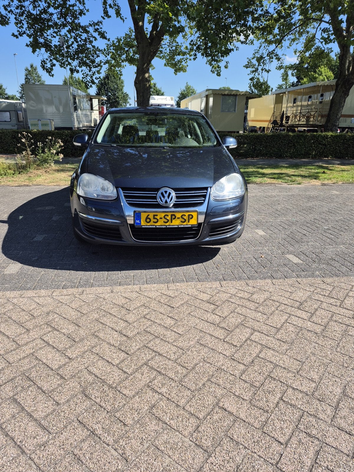 Volkswagen Jetta 1.6 FSI 85KW 2006 Grijs, Auto's, Voorwielaandrijving, 4 cilinders, 1246 kg, 1200 kg