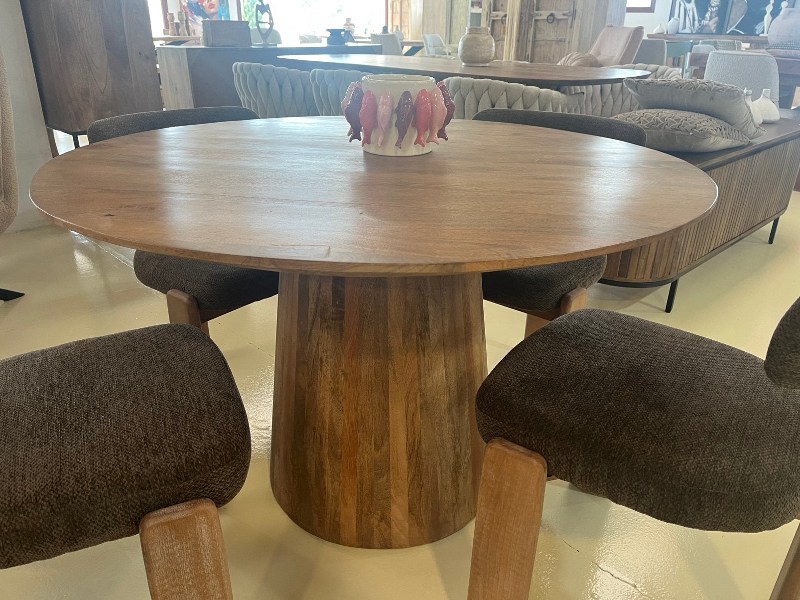Magazijn leegverkoop ronde eettafel mangohout conische poot, Hout, Nieuw, Ophalen of Verzenden, Info@wkhome.nl