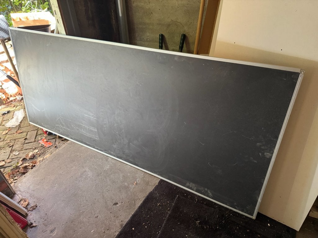 Groot vintage geëmailleerd schoolbord - metalen frame, Diversen, Schoolborden, Ophalen, Gebruikt, Krijtbord