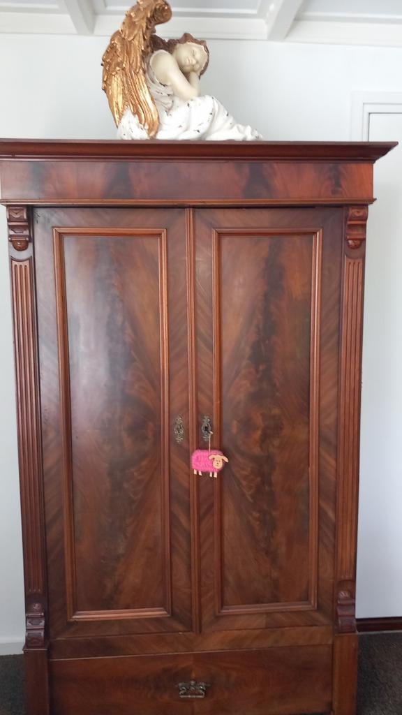 Antieke kast. Oude kast., Ophalen