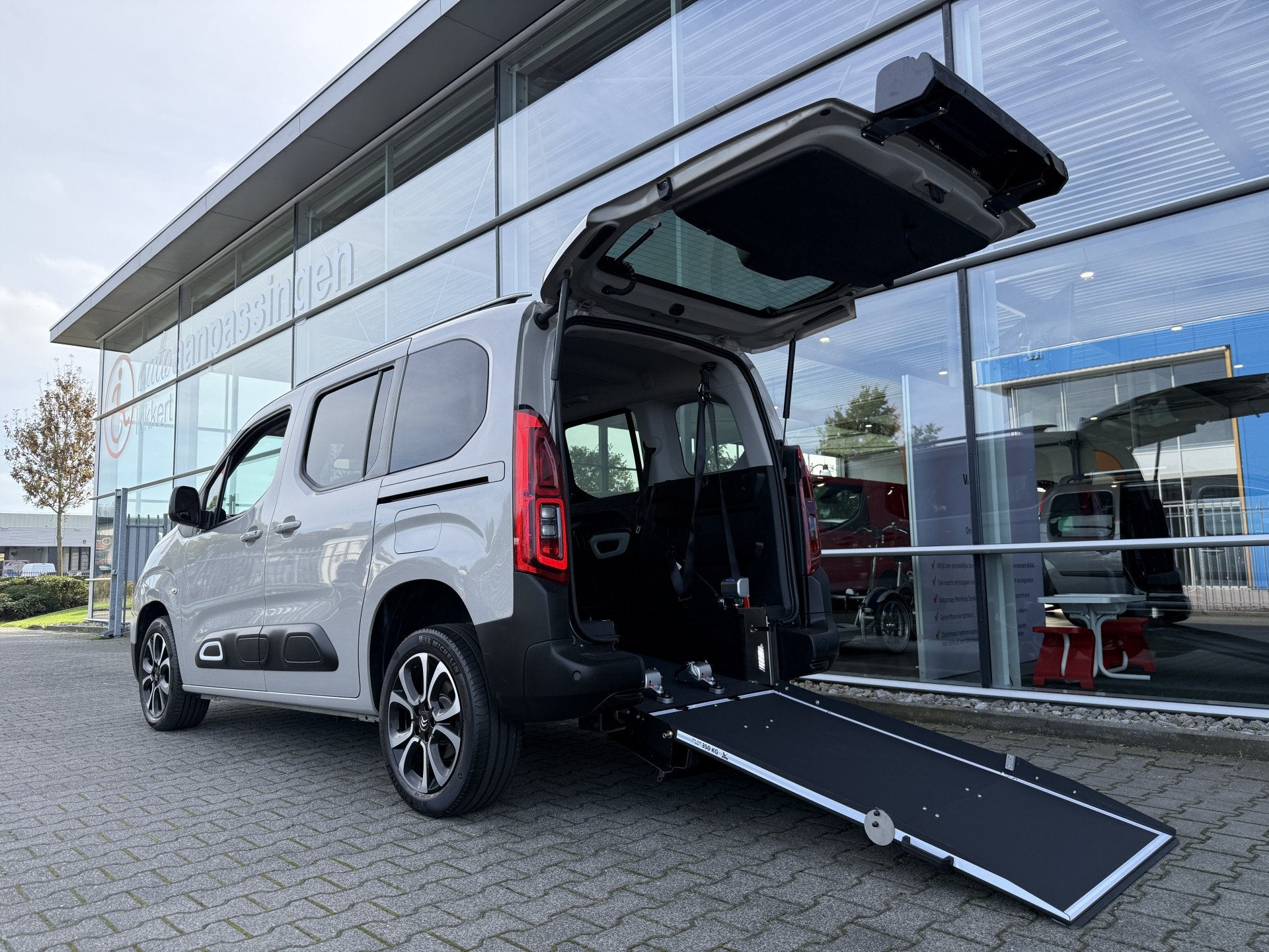 Citroën Berlingo 3+1 Rolstoelauto 1.2 PureTech Feel (Luxe B, Gebruikt, 3 cilinders, Parkeersensor, 131 pk
