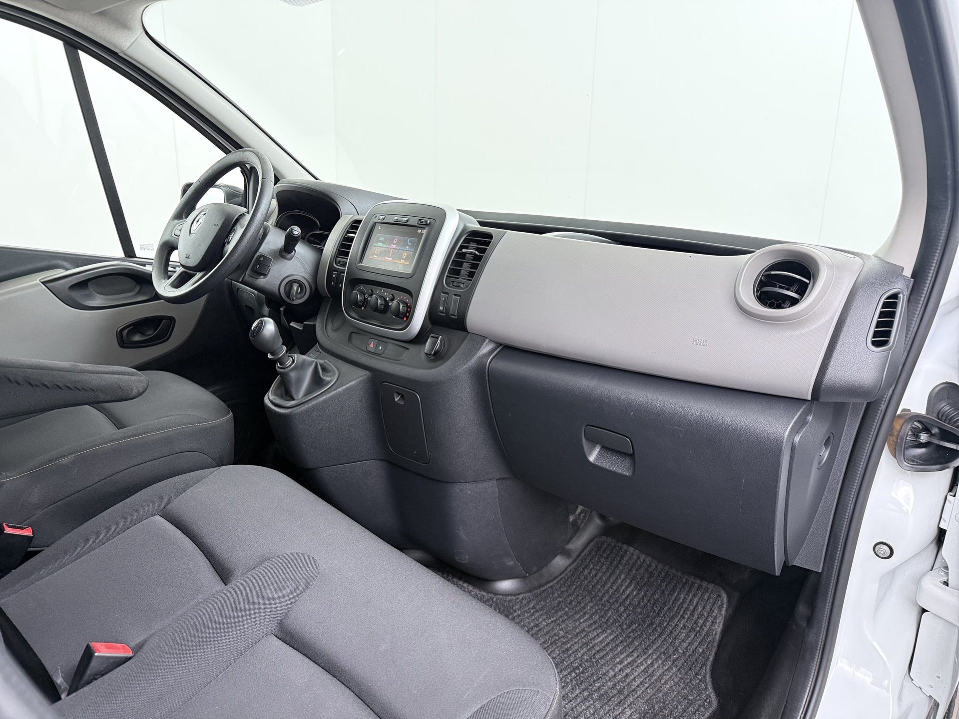 Renault Trafic DCI 126PK 3-Pers EURO 6 Trekhaak Navi Airco C, Stof, Gebruikt, 4 cilinders, Renault