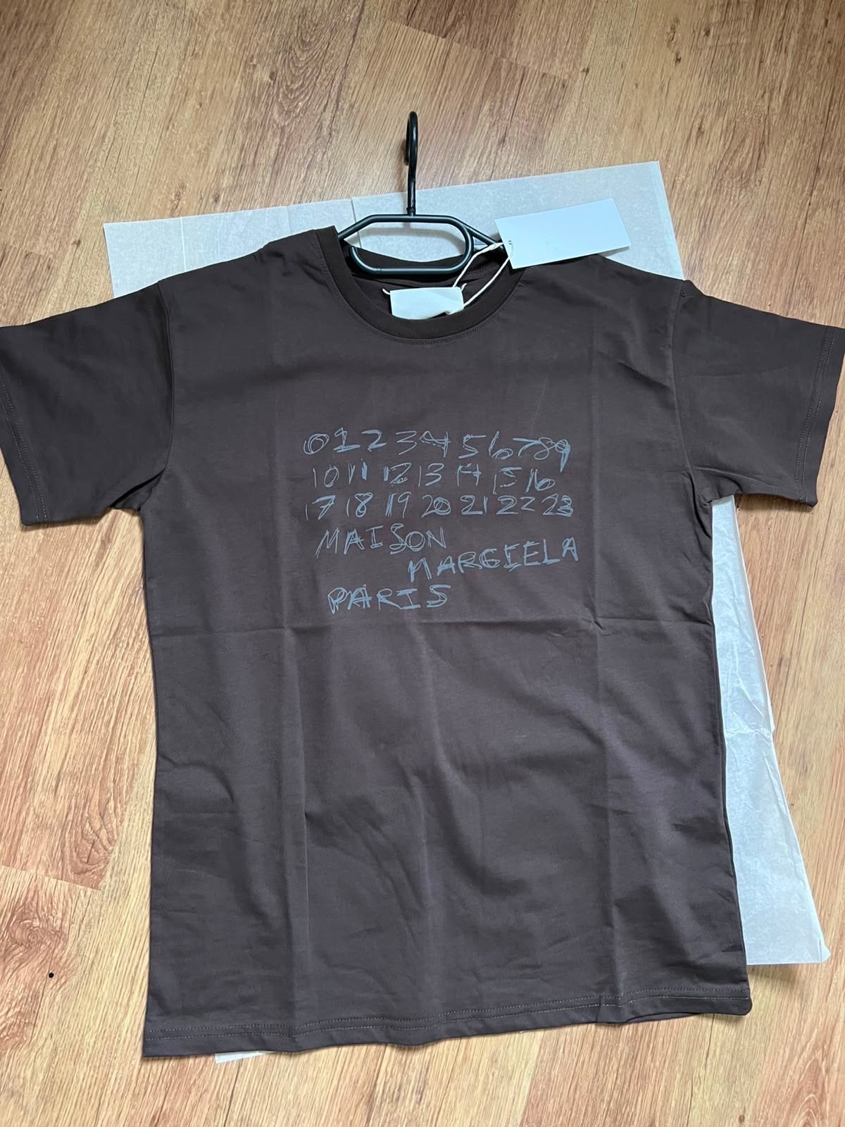 Maison Margiela T-shirt Maat M Nieuw, Ophalen of Verzenden, Nieuw, Maat 48/50 (M), Bruin