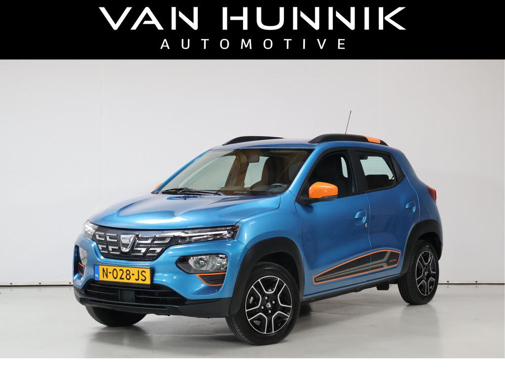 Dacia Spring Comfort Plus 27 kWh | Camera | Airco | Leder |, Auto's, Gebruikt, Zwart, Parkeersensor, 30 €/maand
