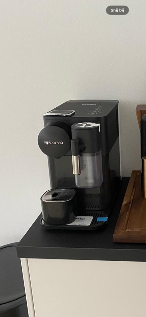 Nespresso De'Longhi Lattissima One, Ophalen, Zo goed als nieuw, Koffiemachine, Koffiepads en cups