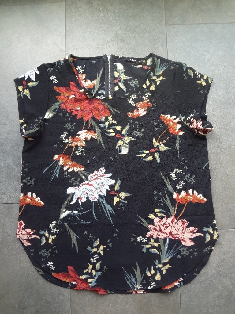 Bloemen top / shirt ONLY - maat 40, Kleding | Dames, Tops, Maat 38/40 (M), Only, Zwart, Nieuw