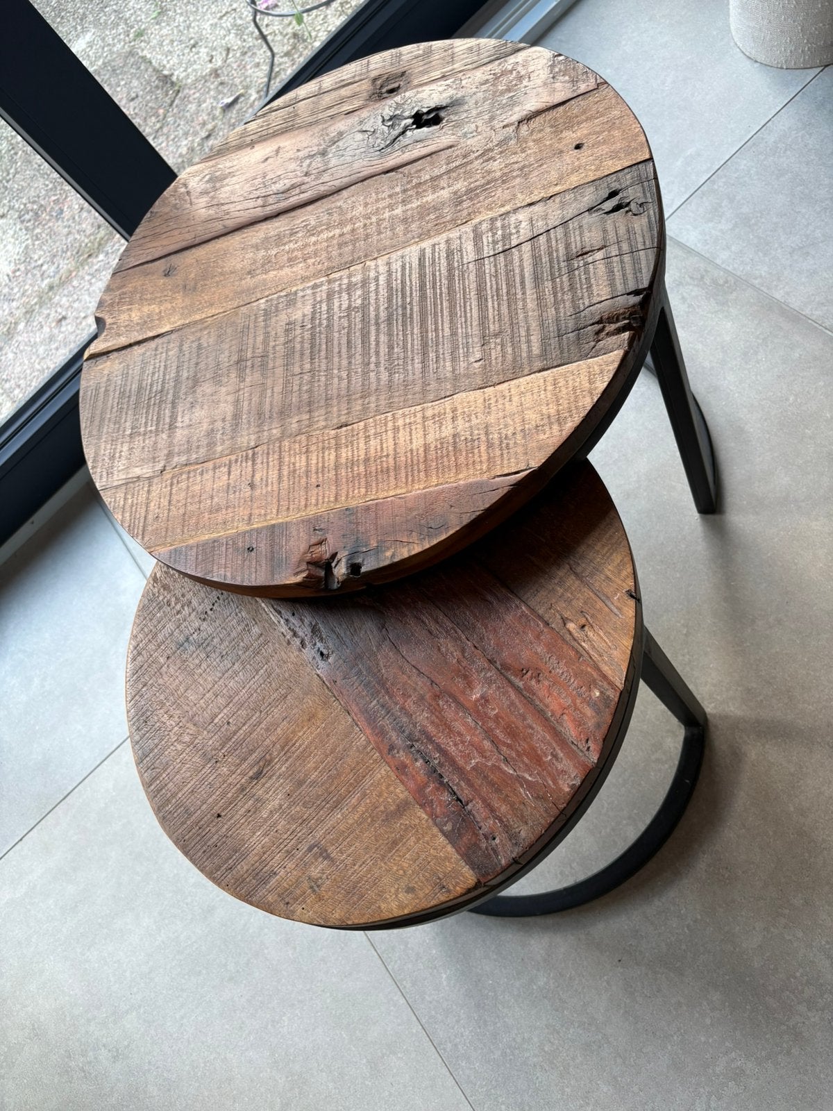 Mango houten salon tafeltjes 2 stuks, Rond, Zo goed als nieuw, Minder dan 50 cm, 50 tot 100 cm