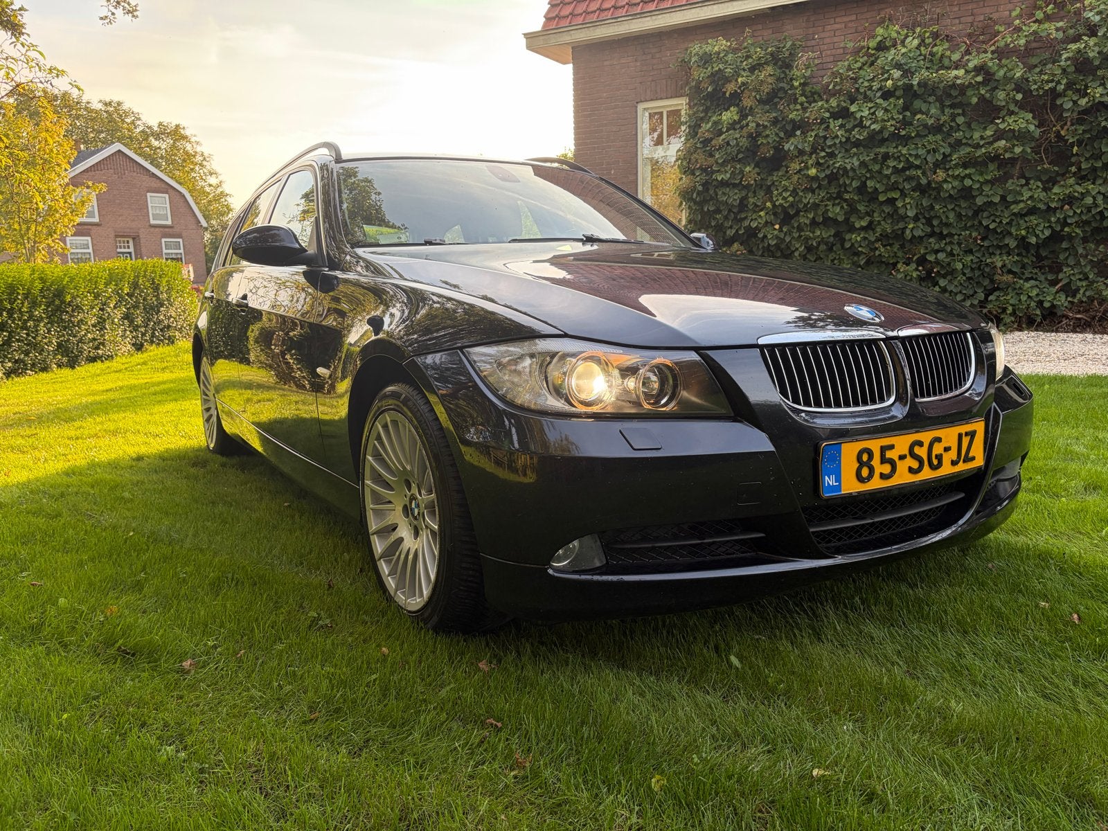 BMW 3-Serie 2.5 XI 325 Touring 2006 Zwart 4x4 | 6 cilinder, 2497 cc, Zwart, Stationwagon, Handgeschakeld