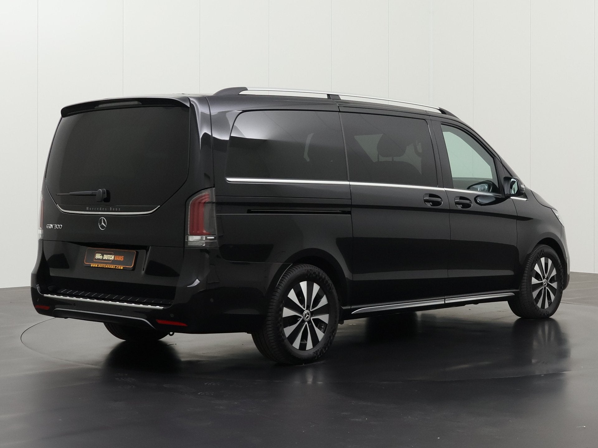Mercedes-Benz EQV 300 Lang Avantgarde Exclusieve 7-Persoons, Auto's, Dealer onderhouden, Gebruikt, Beige, Navigatiesysteem
