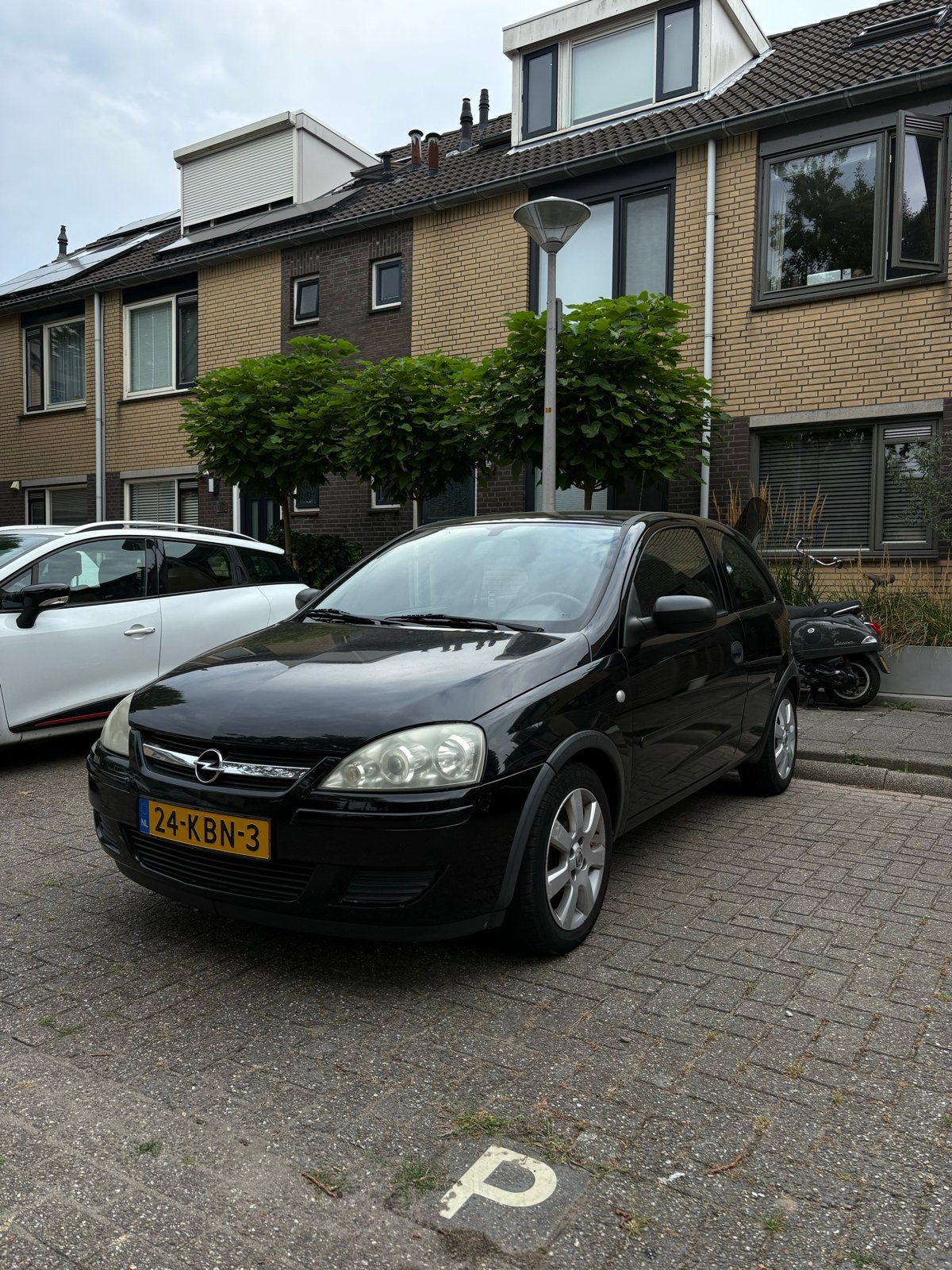 Opel Corsa 1.2 16V 3D 2002 Zwart *LAGE KM*, Auto's, Voorwielaandrijving, 450 kg, 74 pk, 31 €/maand