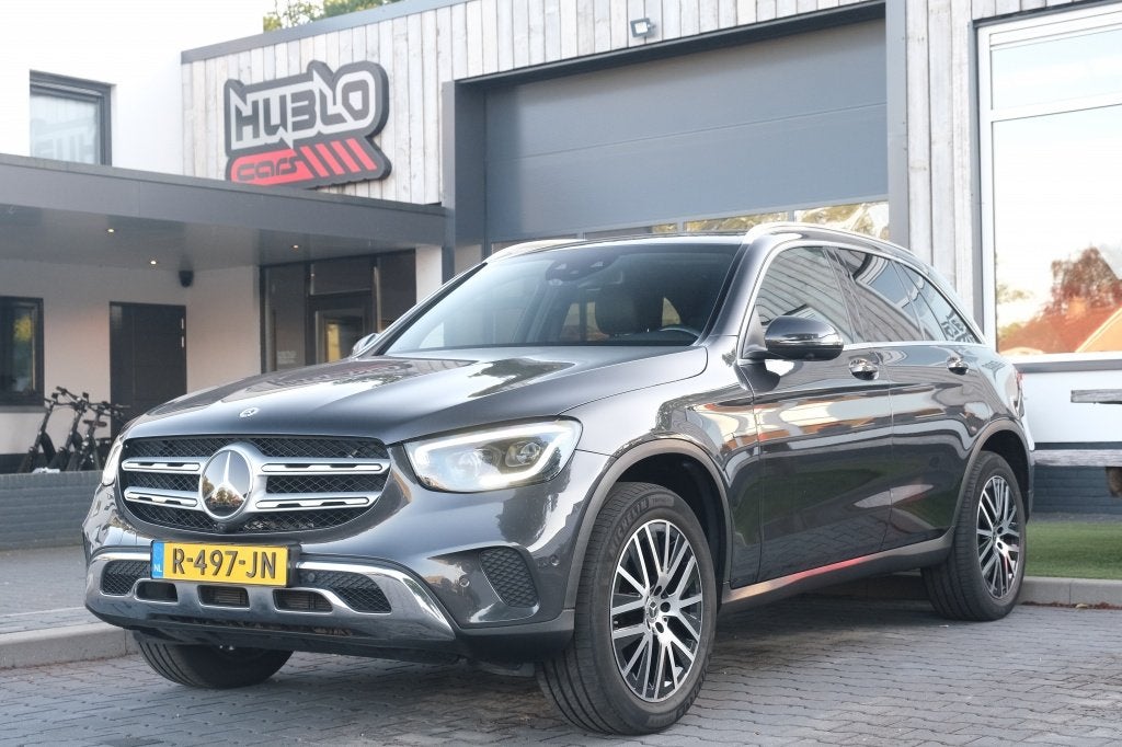 Mercedes-Benz GLC 300e 4Motion AMG Pano, Burmester, Auto's, Automaat, Dealer onderhouden, 14 kWh, Gebruikt