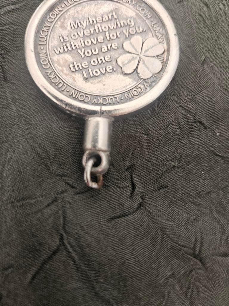 Lucky Coin bedel met klavertje vier en liefdesboodschap, Overige merken, Gebruikt, Ophalen of Verzenden, 1 bedel
