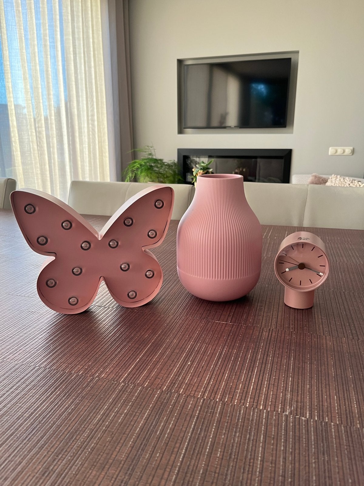 Roze deco vaas, klok met wekker en vlinder met verlichting, Ophalen, Overige materialen, Overige kleuren, Zo goed als nieuw